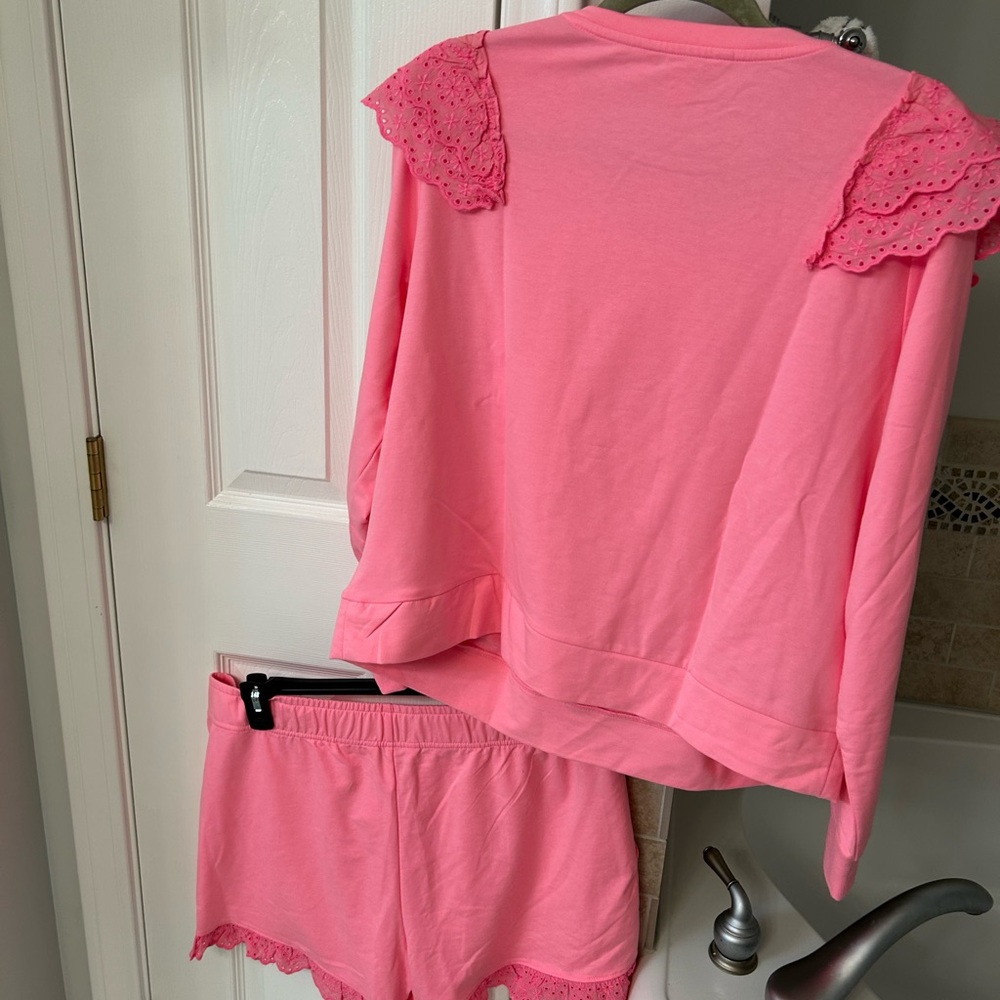 Lilly Pulitzer shorts set $210 value and sweatshirt Kylar ruffle shorts XL pink - Picture 3 of 6